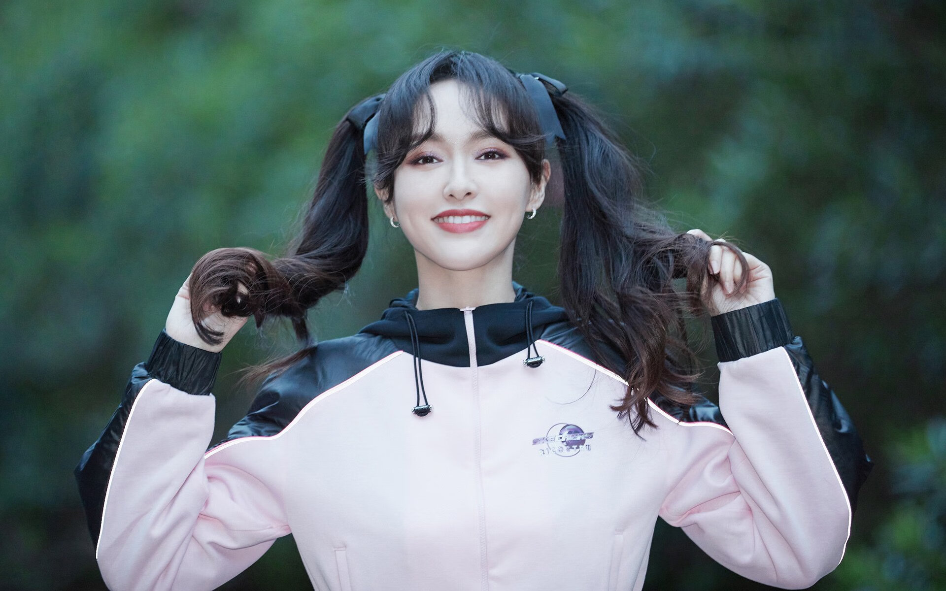 三前锋阵型牵制对方后场出球,篮球三前锋